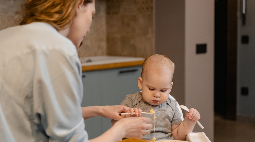 baby feeding
